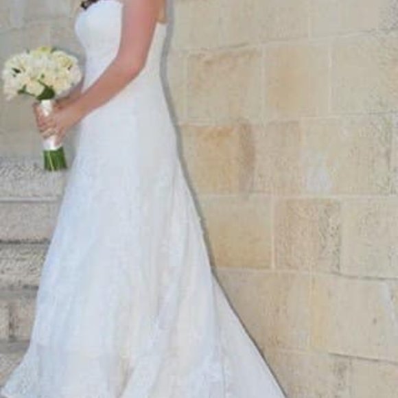 Wedding dress: professionally cleaned + stored - Picture 2 of 10